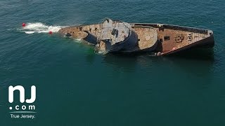 Tamaroa of &#39;Perfect Storm&#39; sunk while former Coast Guard members look on