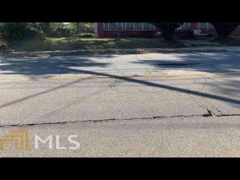 2477 2nd Street, Macon, GA Presented by Tarick Sanchez.