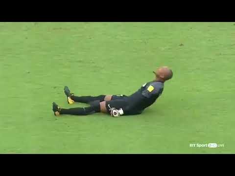 NIGERIAN GOALKEEPER DANCES TO OLAMIDE WO!! (BEST CELEBRATION EVER)