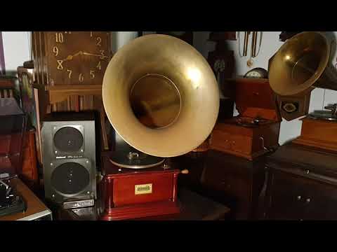 California, Here I Come. Jefferies' Empire Dance Band. Vocalion 78rpm. Brass Horn Gramophone