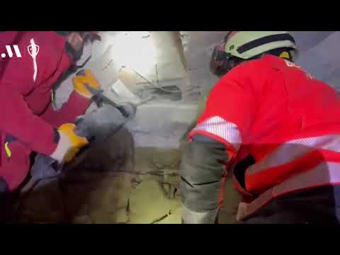 Miembros del CPB junto a bomberos de Huelva, rescatan a un menor con vida en Turquía, tras el terremoto