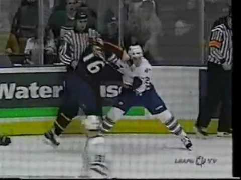 Wade Belak vs Jeff Cowan