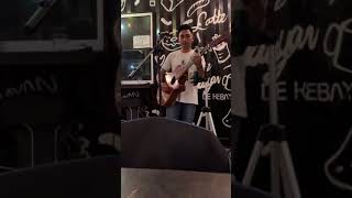 Download lagu Niat hati taknak berpisah arrow live perform busking mp3 Download lagu Niat hati taknak berpisah arrow live perform busking mp3