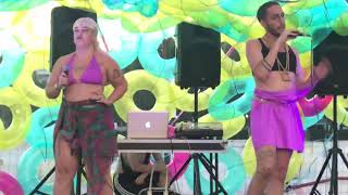 COMEME EL DONUT, Glitch gyals. Jirafa rey y la pili