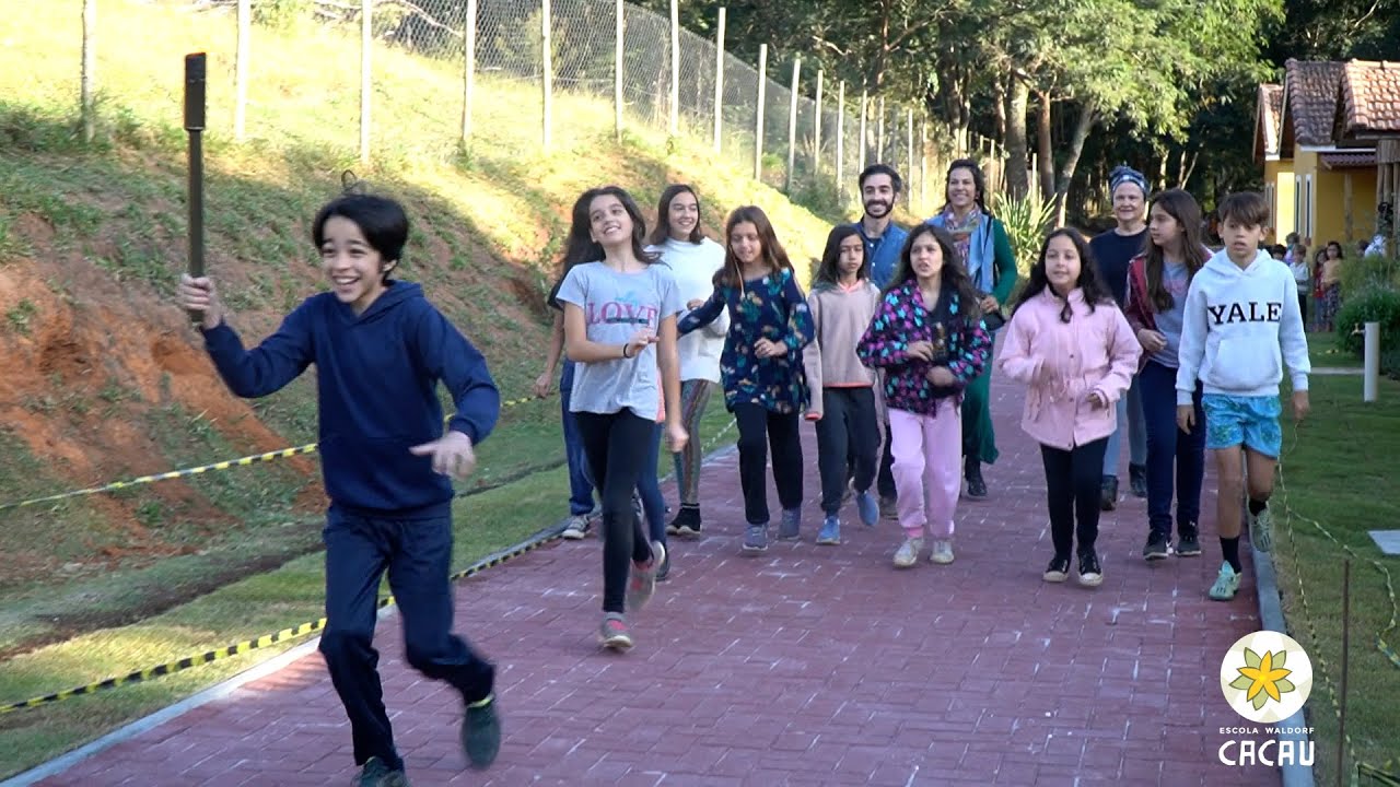 Tocha dos Jogos Gregos passa pela Escola Waldorf Cacau em Bragança Paulista