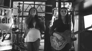 MB Padfield &amp; Mia Boostrom, Blackstone Grill, Boston, MA 11-25-15 - Ex's &amp; Oh's (D5300)