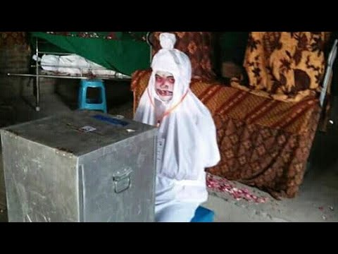 Pilkada : suasana horror disaat pilkada serentak | anggota kpps berkostum hantu