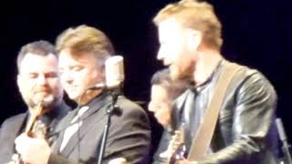 Dierks Bentley w/Travelin&#39; McCourys - &#39;From the Bottle to the Bottom&#39;