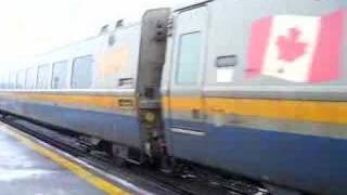 preview picture of video 'Ottawa bound Via Rail Passenger Leaving Guildwood Station'