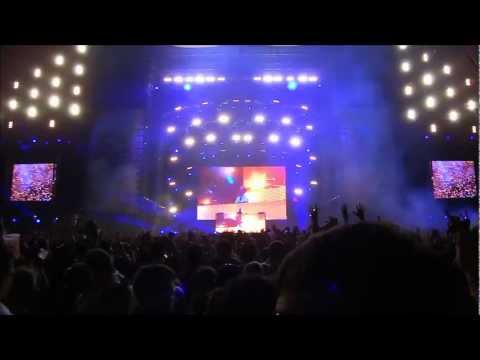 Armin Van Buuren - She Gave Happiness Every Other Way (Mashup) Live