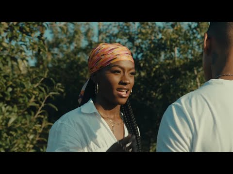 Chelsea Dinorath- Melhor [Official Video]