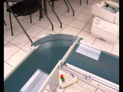 Produktübergabe 90 Grad mit 2 Förderbändern