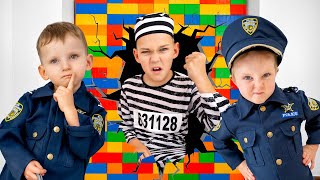 Download lagu Polisi dan pencuri | Kami Mengubah Rumah Kami Menjadi Kolam Bola Raksasa! mp3