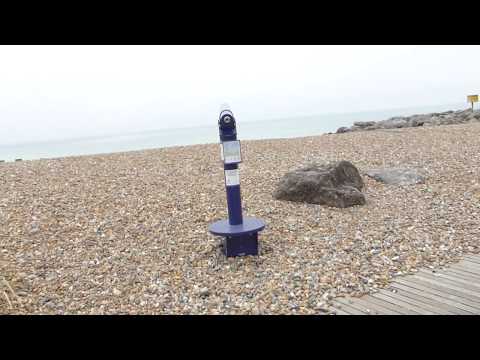 Worthing beach - Seafront - Flint stone Beach - Eldtinna - Tinnugrjótsfjara - Ferðalag í Englandi