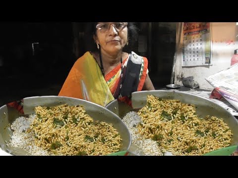 She is Hard Working - God Bless You - Mahalaxmi Chivda Bhandar - Street Food India Video