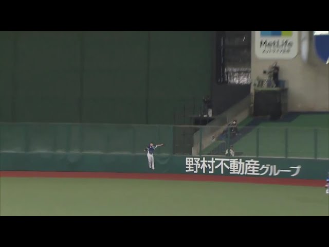 【6回表】ライオンズ・金子 フェンス際の打球をジャンピングキャッチ!! 2020/9/27 L-E