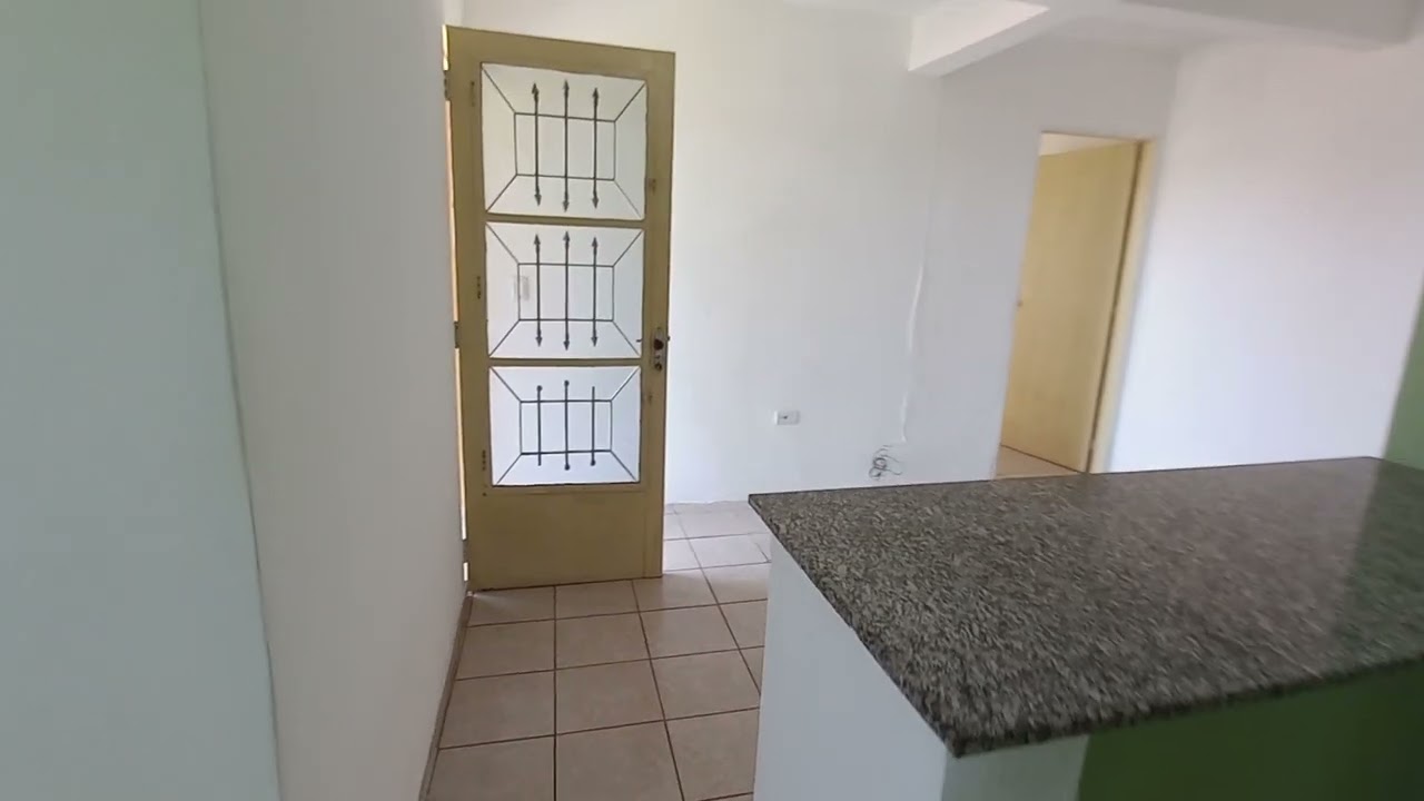 CASA COM AMPLO QUINTAL - SÃO ROQUE
