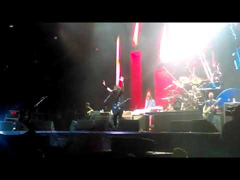 Foo Fighters - 2nd Guest Appearance By John Travolta/Imagine (piano)/Jump (vocals)