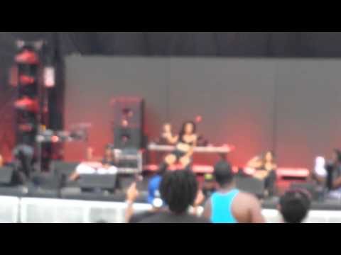 Tinashe - On A Wave feat. Drake (LIVE) July 20 2015 Miami
