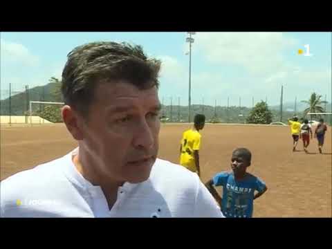Hubert Fournier, le DTN sur « un terrain de football » à Mayotte