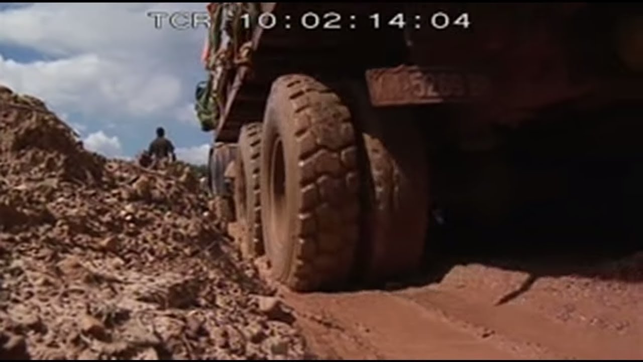 Deadliest Journeys – Congo’s trucks
