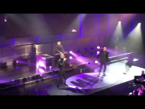 Freaky Fortune feat. Riskykidd "Rise Up" Live @Acro