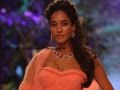 Lisa Hydon Show Stopper At IIJW 2013 Spicy Orange Deep Neck Top