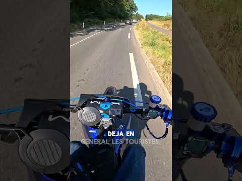 Un débris dangereux sur la route #50cc #moto #sécuritéroutière #route #prevention #bikelife #mrxnzo
