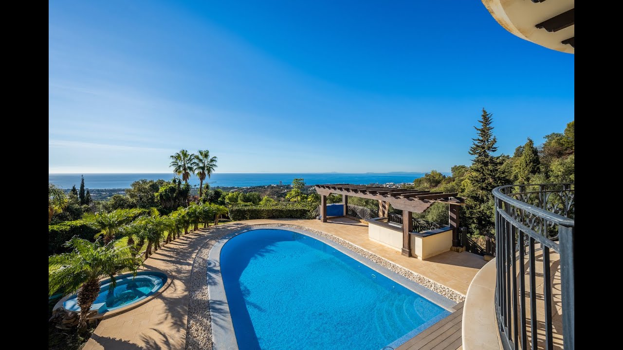 Villa élégante offrant un luxe inégalé à vendre à Los Altos de los Monteros, Marbella Est