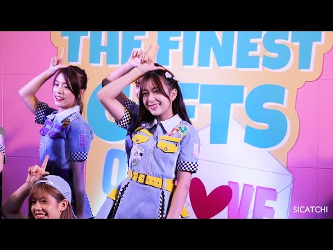 [FANCAM] 200209 Mewnich BNK48 - 77 ดินแดนแสนวิเศษ @ The finest Gifts of love