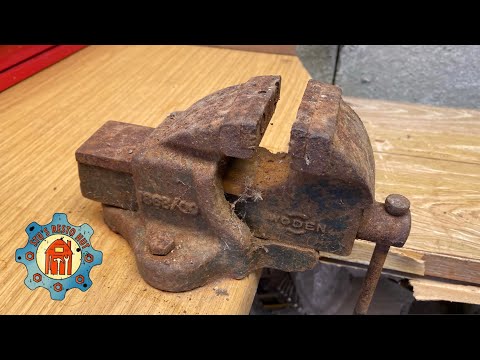 Rusty old Woden vice restored