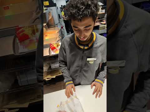 Dodaje więcej pikli do swojego zamówienia 😂 #mcdonalds #shorts