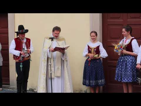 Dožínky v Odrách 2021 (7) před kostelem