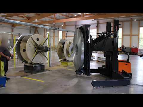 Genkinger Coil Handling Manipulator liegende Coils aufnehmen 90° schwenken und auf Haspel übergeben