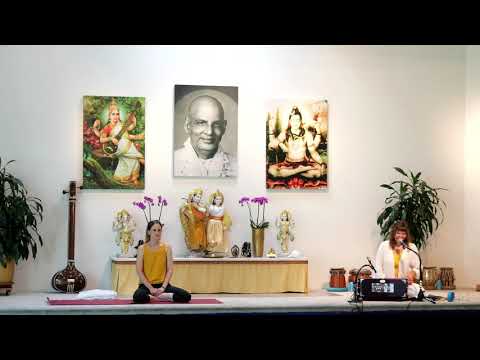 Mantrayogastunde mit Lisa-Marie - Yoga Vidya Ashram Live - 16:15 Uhr 26.06.2021