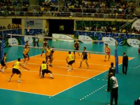 Jogos Militares 2011: Thiago Sens faz uma defesa com o pé e Douglas Cordeiro finaliza