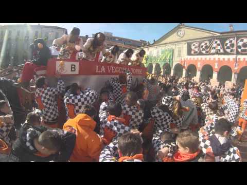 La Vecchia Torre in piazza Ottinetti - Carnevale di Ivrea 2014