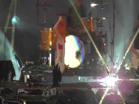 (HD) Paramore - Leeds Fest 2012 - Misery Business (With Lydia!)