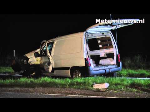 Vrouw en kind zoek na crash auto