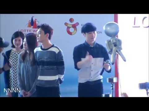 140927 Fans sing birthday song to LAY & CHEN