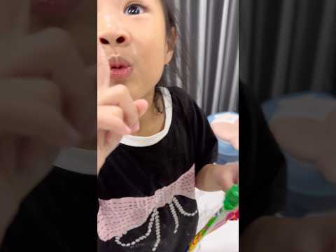 น้องมิลิน | สีฟ้าๆให้แม่ชิม💙 #น้องมิลิน #โบ๊ะบ๊ะshorts #เด็กน่ารัก #ตลก