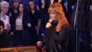 Dave Swift on Bass with Jools Holland backing Wynonna Judd. "Change the World"