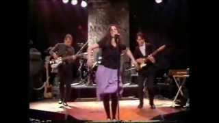 10,000 Maniacs - Can&#39;t Ignore The Train