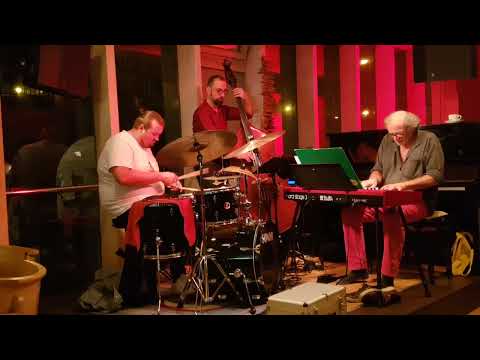 Early grave 03 10 22 - Maxi Suhr Trio - JazzOnBoard Theaterschiff Bremen