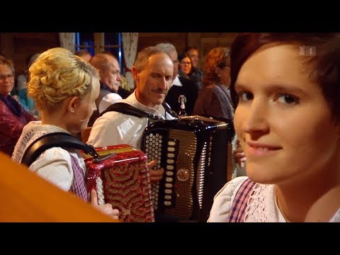 Im Burestübli Franz Schmidig sen., Franz Schmidig jun. und Familie