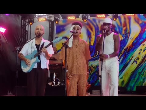 os garotin @ festival doce maravilha: garota / curva escura (apresentação da banda)