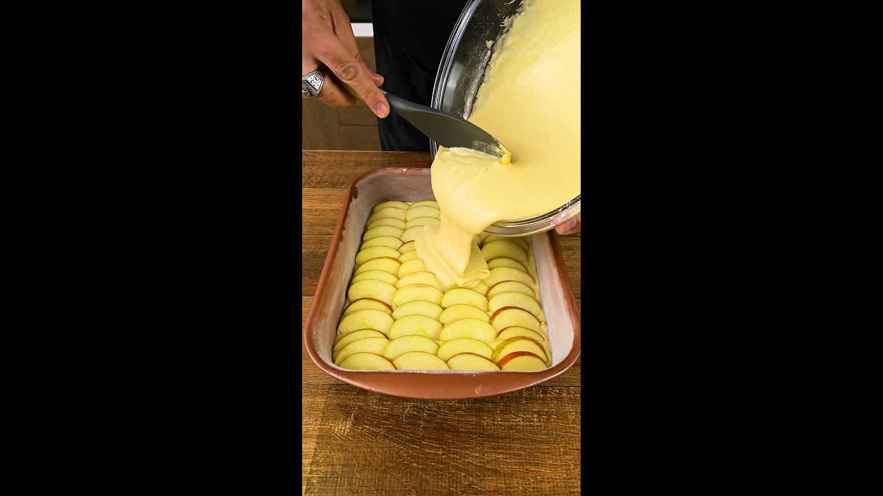 Qualquer um vai conseguir fazer! Torta de Maçã muito fácil, linda, deliciosa e que derrete na boca!