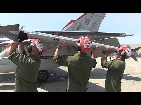 US Marine Corps (USMC) Ordnance build BOMBS - Valiant Shield 16.-Navy