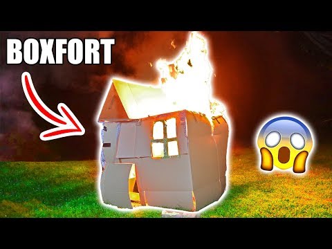 BOX FORT ON FIRE!! 📦🔥