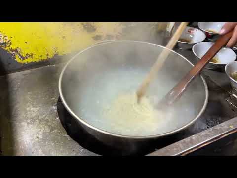 Noodles BAKMI | Indonesian STREET FOOD in Jakarta | 面条